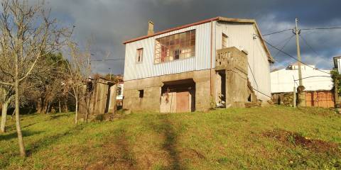 CPM20241 Moradia T2+1,  4 Frentes com + 900m2 em Avintes, Gaia,  próximo Parque Biológico Gaia