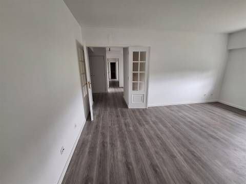 CPM20274 APT T2 a 3 min pé Metro  à Av. Fernão Magalhães remodelado Campanhã pronto habitar!