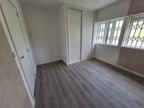 CPM20274 APT T2 a 3 min pé Metro  à Av. Fernão Magalhães remodelado Campanhã pronto habitar!