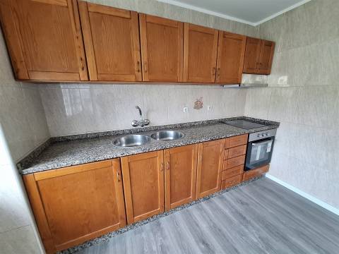 CPM20274 APT T2 a 3 min pé Metro  à Av. Fernão Magalhães remodelado Campanhã pronto habitar!