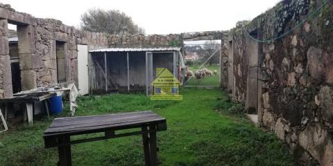 CPM20276 Moradia / Quintinha  164.500,00€ a 34,00€/m2 perto Feira Carvalhos, em V N. Gaia, Porto