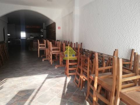 CPM20403fr Restaurante Snack Bar junto a Farmácia  em Gueifães à Rua Manuel Pinto Canedo 890,00€