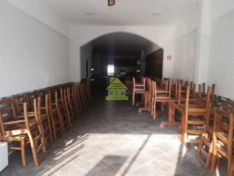 CPM20403fr Restaurante Snack Bar junto a Farmácia  em Gueifães à Rua Manuel Pinto Canedo 890,00€