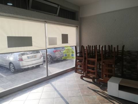 CPM20403fr Restaurante Snack Bar junto a Farmácia  em Gueifães à Rua Manuel Pinto Canedo 890,00€