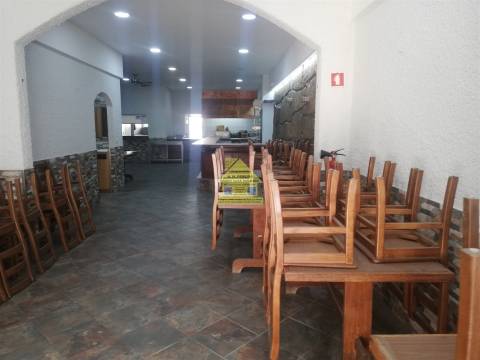 CPM20403fr Restaurante Snack Bar junto a Farmácia  em Gueifães à Rua Manuel Pinto Canedo 890,00€