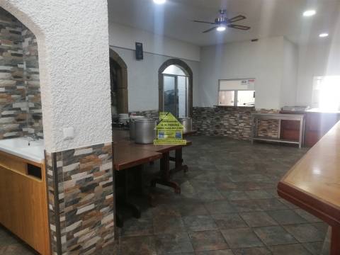 CPM20403fr Restaurante Snack Bar junto a Farmácia  em Gueifães à Rua Manuel Pinto Canedo 890,00€