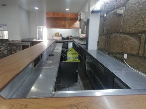 CPM20403fr Restaurante Snack Bar junto a Farmácia  em Gueifães à Rua Manuel Pinto Canedo 890,00€