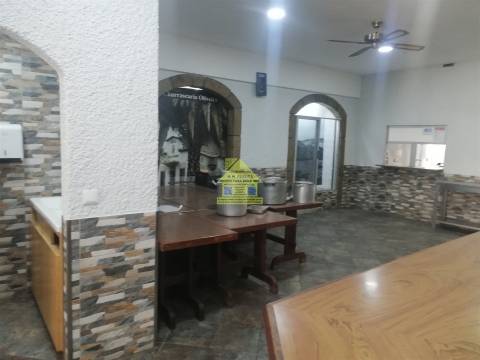 CPM20403fr Restaurante Snack Bar junto a Farmácia  em Gueifães à Rua Manuel Pinto Canedo 890,00€