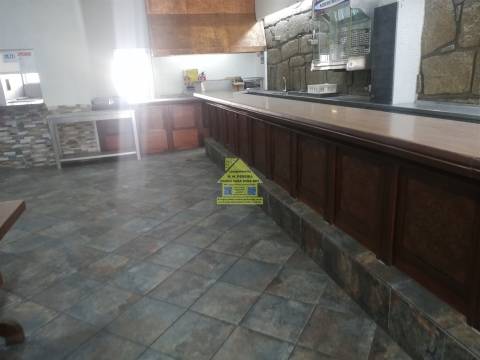CPM20403fr Restaurante Snack Bar junto a Farmácia  em Gueifães à Rua Manuel Pinto Canedo 890,00€