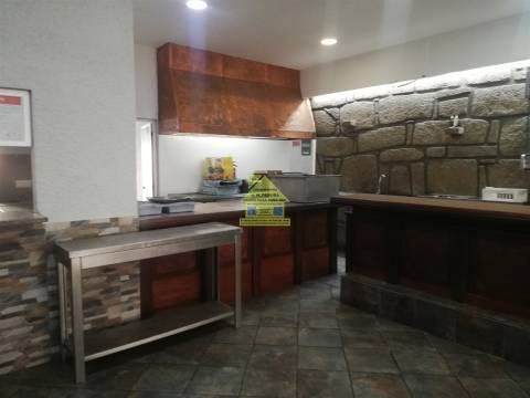 CPM20403fr Restaurante Snack Bar junto a Farmácia  em Gueifães à Rua Manuel Pinto Canedo 890,00€