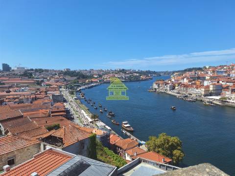 CPM20514 APT T3+1 à Avenida Gaia  junto Metro c/ Terraço 2 wcs  289.500,00€ Jardim Morro