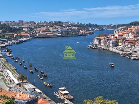 CPM20514 APT T3+1 à Avenida Gaia  junto Metro c/ Terraço 2 wcs  289.500,00€ Jardim Morro