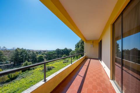 Moradia 10 assoalhadas com vista deslumbrante de Mar e de Serra.