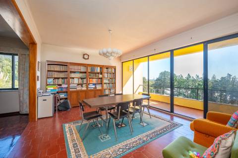 Moradia 10 assoalhadas com vista deslumbrante de Mar e de Serra.