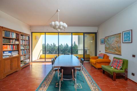 Moradia 10 assoalhadas com vista deslumbrante de Mar e de Serra.