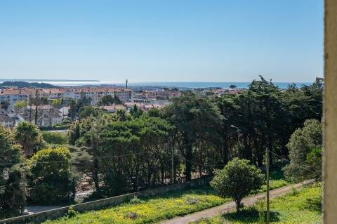 Moradia 10 assoalhadas com vista deslumbrante de Mar e de Serra.