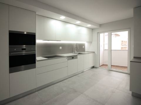 Apartamento de 4 assoalhadas em Parede, Cascais, Lisboa.