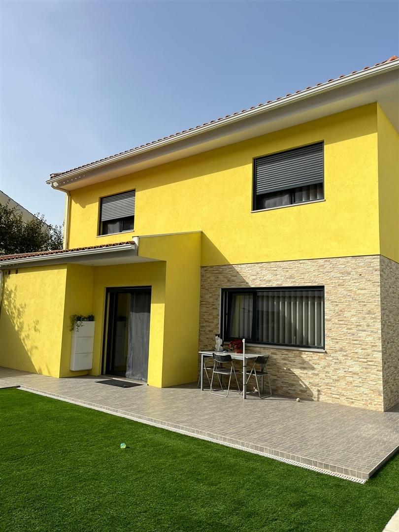 Moradia de 5 assolhadas em Odivelas