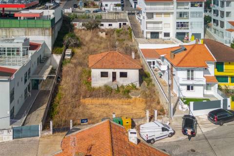Terreno para construção de pequeno condomínio no Estoril, Cascais.