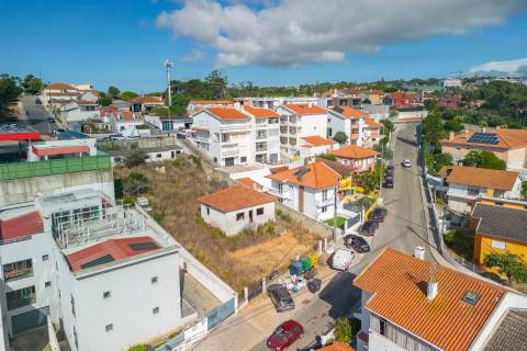 Terreno para construção de pequeno condomínio no Estoril, Cascais.