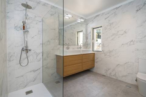 Apartamento com três quartos, varanda, terraço, box no Estoril