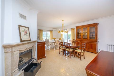 Moradia independente T4, que une o luxo e o conforto, na Quinta da Beloura.