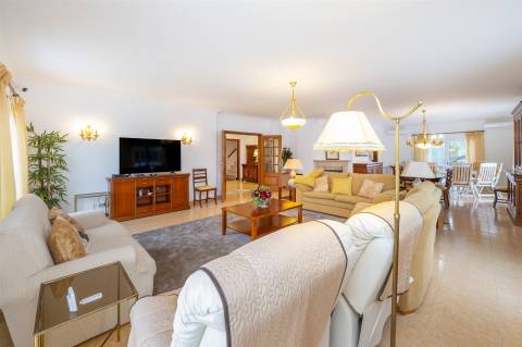 Moradia independente T4, que une o luxo e o conforto, na Quinta da Beloura.