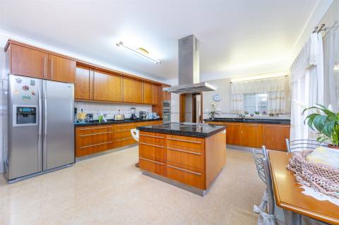 Moradia independente T4, que une o luxo e o conforto, na Quinta da Beloura.