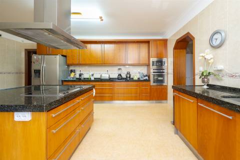 Moradia independente T4, que une o luxo e o conforto, na Quinta da Beloura.