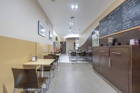 Café/Restaurante equipado, pronto a funcionar.