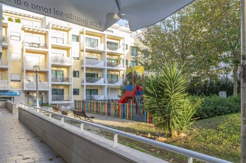 Café/Restaurante equipado, pronto a funcionar.