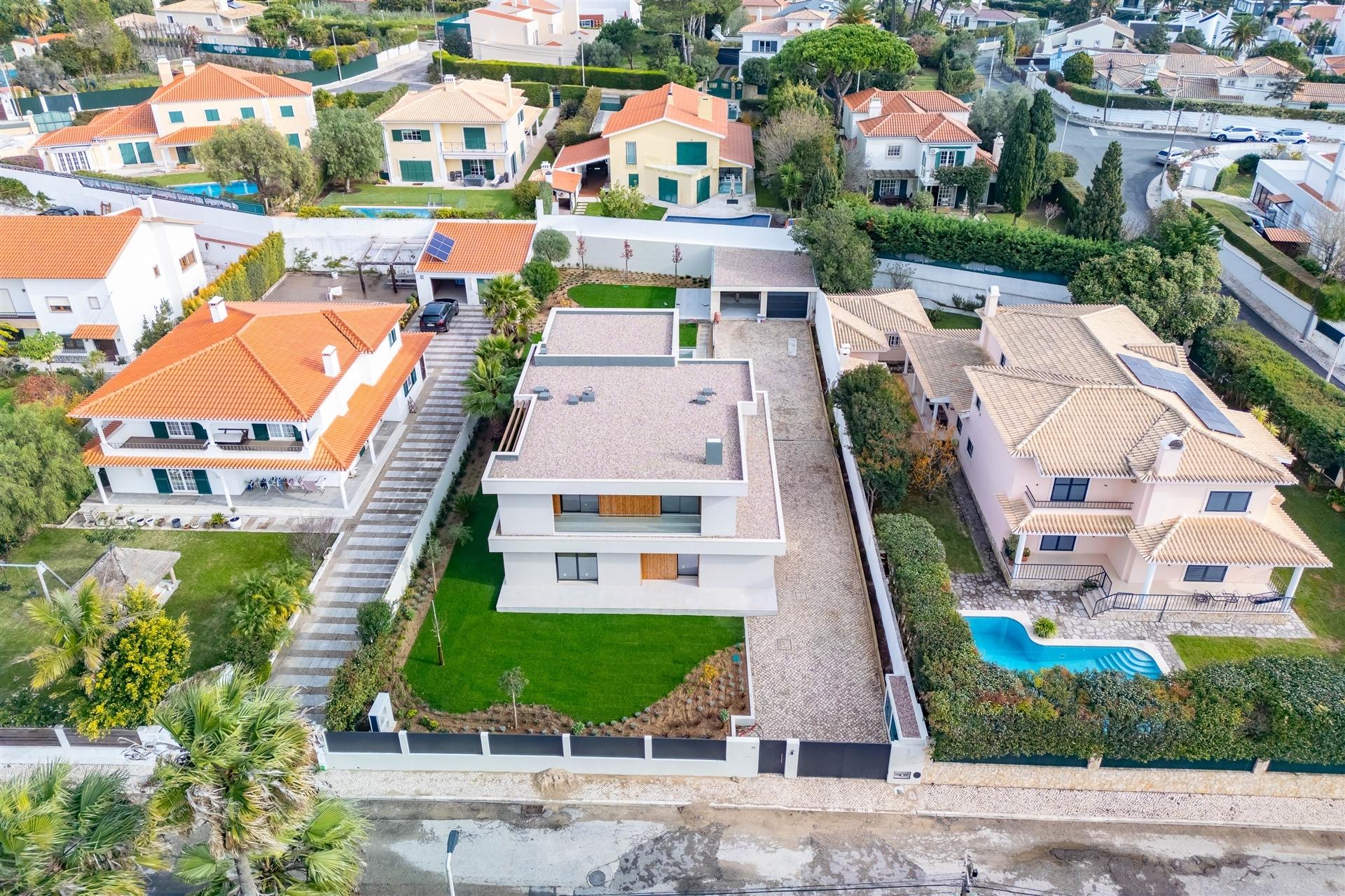 Moradia de Luxo em Birre, com quatro quartos, cada um com a sua casa de banho privativa