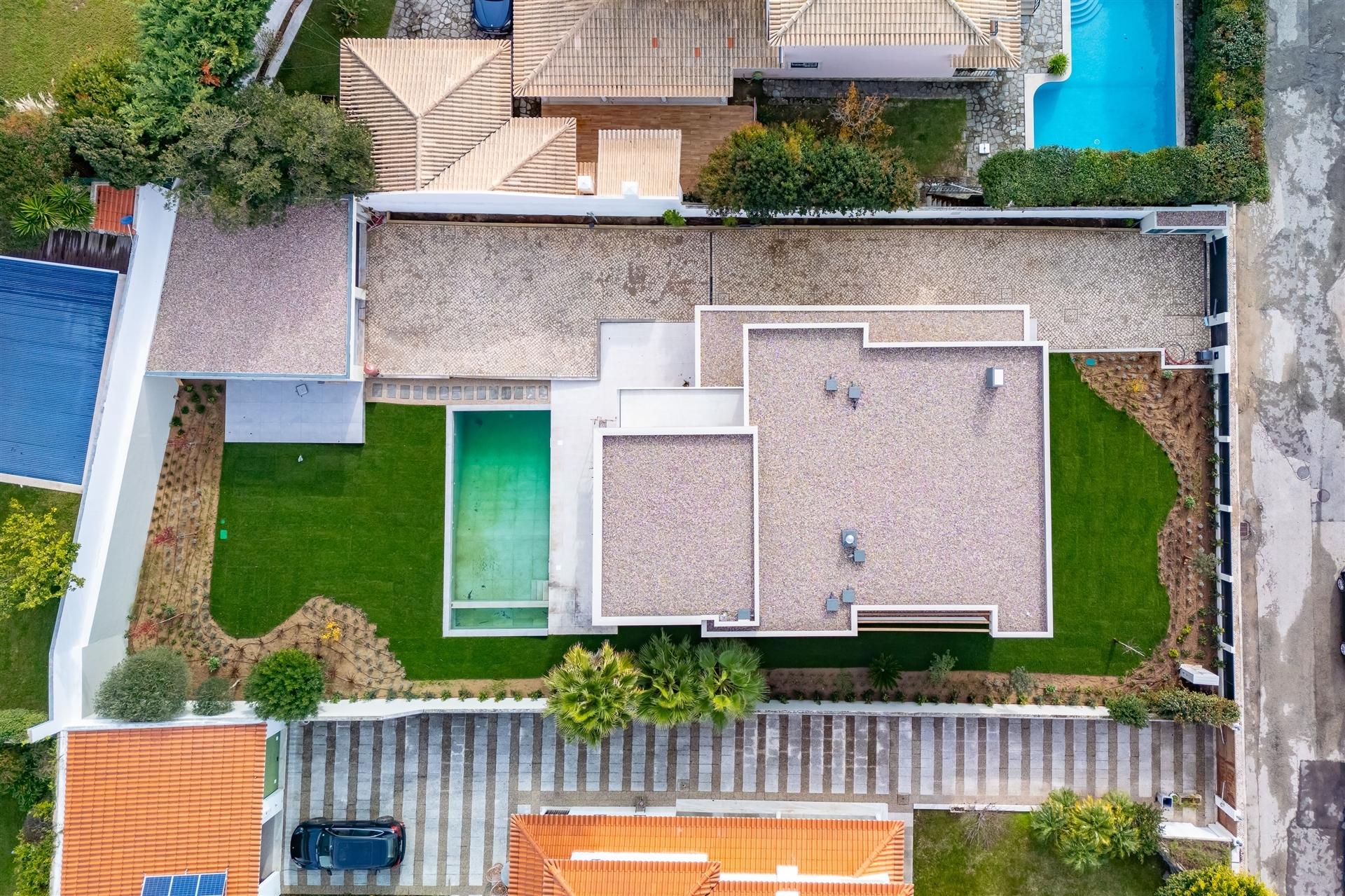 Moradia de Luxo em Birre, com quatro quartos, cada um com a sua casa de banho privativa