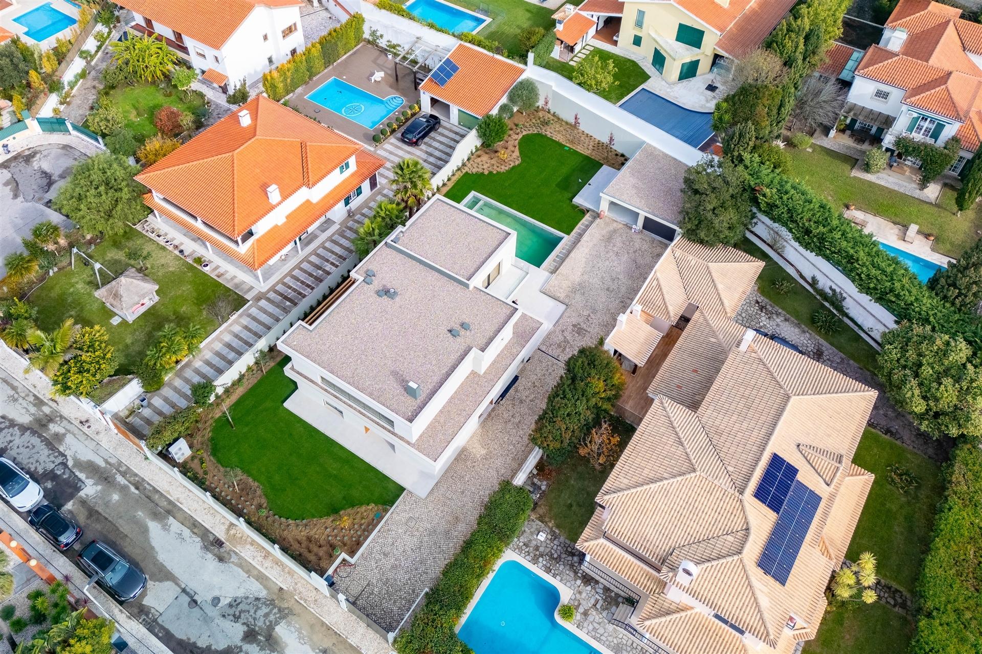 Moradia de Luxo em Birre, com quatro quartos, cada um com a sua casa de banho privativa