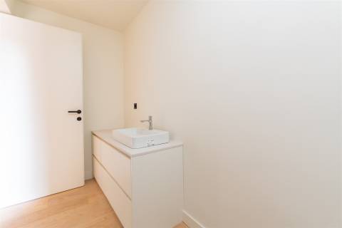 Moradia de Luxo em Birre, com quatro quartos, cada um com a sua casa de banho privativa