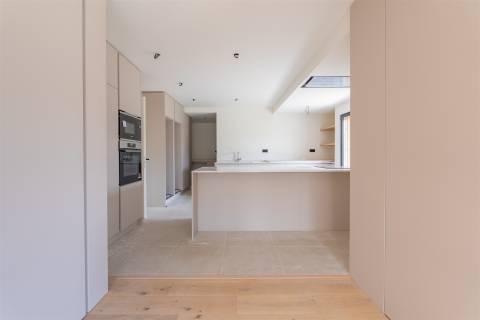 Moradia de Luxo em Birre, com quatro quartos, cada um com a sua casa de banho privativa