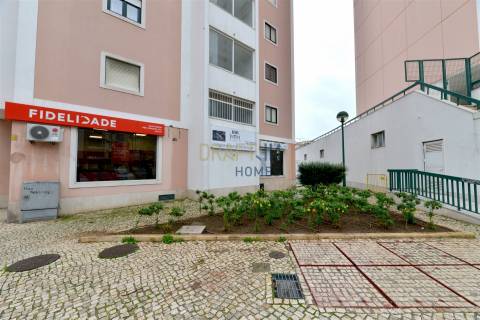 Loja em Algés, Oeiras, Lisboa