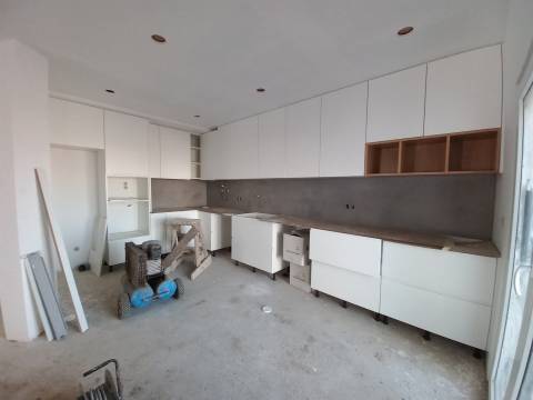 Apartamentos de 3 assoalhadas na Praia das Maçãs, Sintra