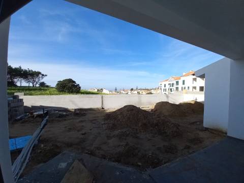 Apartamentos de 3 assoalhadas na Praia das Maçãs, Sintra