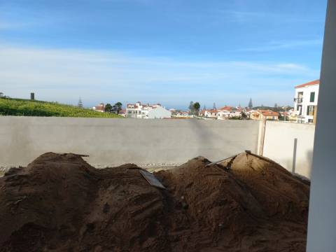 Apartamentos de 3 assoalhadas na Praia das Maçãs, Sintra