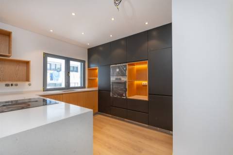 Moradia de 4 assoalhadas na Amoreira, Alcabideche, Cascais