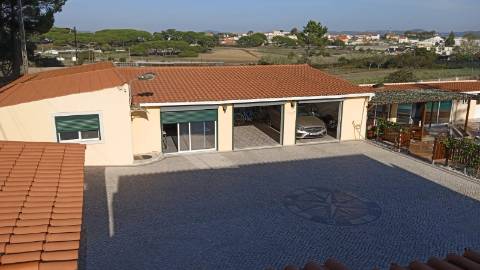 Quinta em Terrugem com moradia V3 e piscina