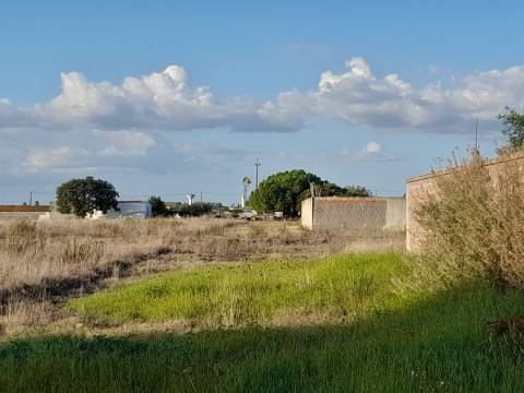 Terreno rústico inserido numa malha urbana com duas frente centro do Granho.