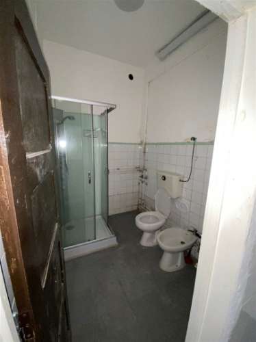 Prédio em Frielas Loures com 2 apartamentos de tipologia T2.