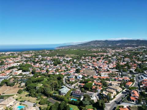 Terreno para construção destinada a comércio/serviços ou habitação, com 1377m2 em Birre, Cascais.