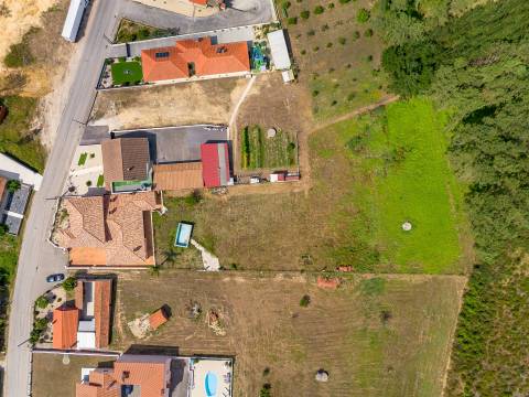 Moradia unifamiliar T7, localizada em Bidoeira de Cima, com vistas desafogadas, seminova, com 3 anos