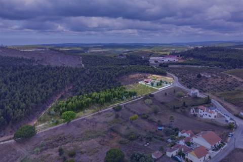 Lote de Terreno para construção 1000 m2.   Inserido em loteamento  para 7 moradias.