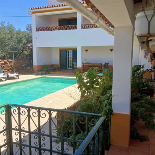 Moradia de 2 pisos, 8 assolhadas, 5 casas de banho - Alandroal, Évora