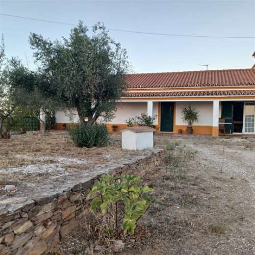 Moradia de 2 pisos, 8 assolhadas, 5 casas de banho - Alandroal, Évora