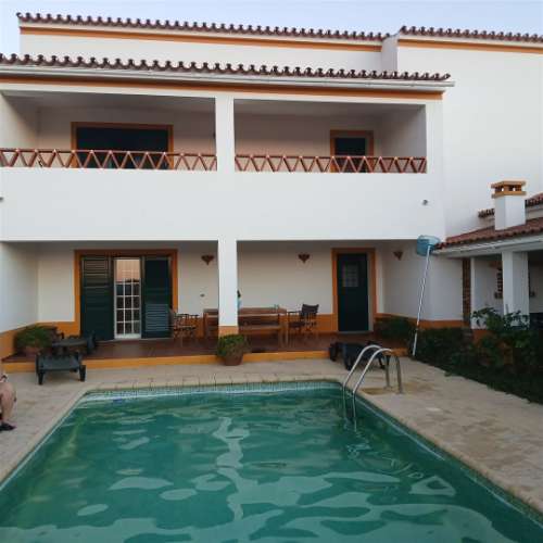 Moradia de 2 pisos, 8 assolhadas, 5 casas de banho - Alandroal, Évora